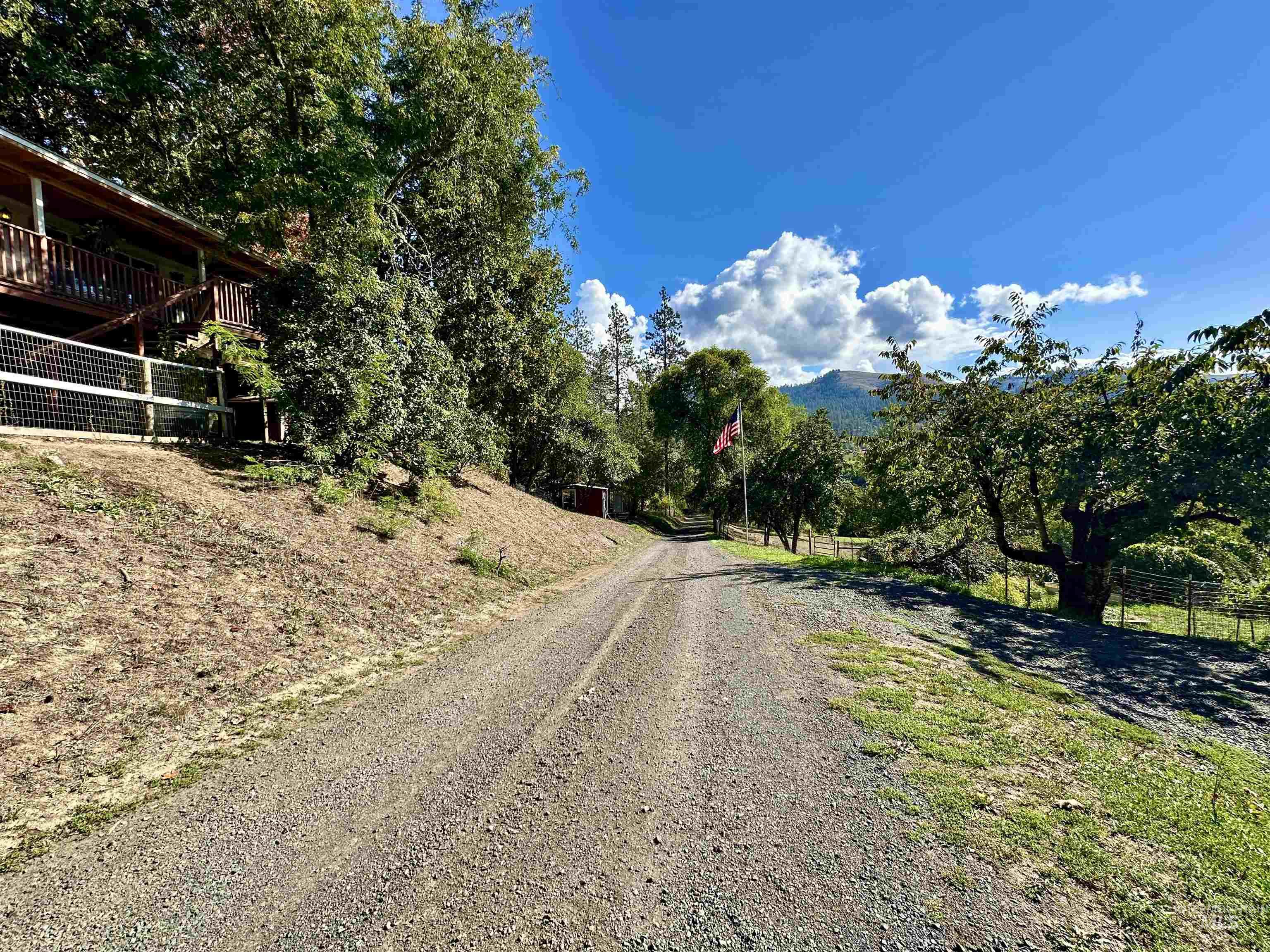 1127 Ridgewood Drive