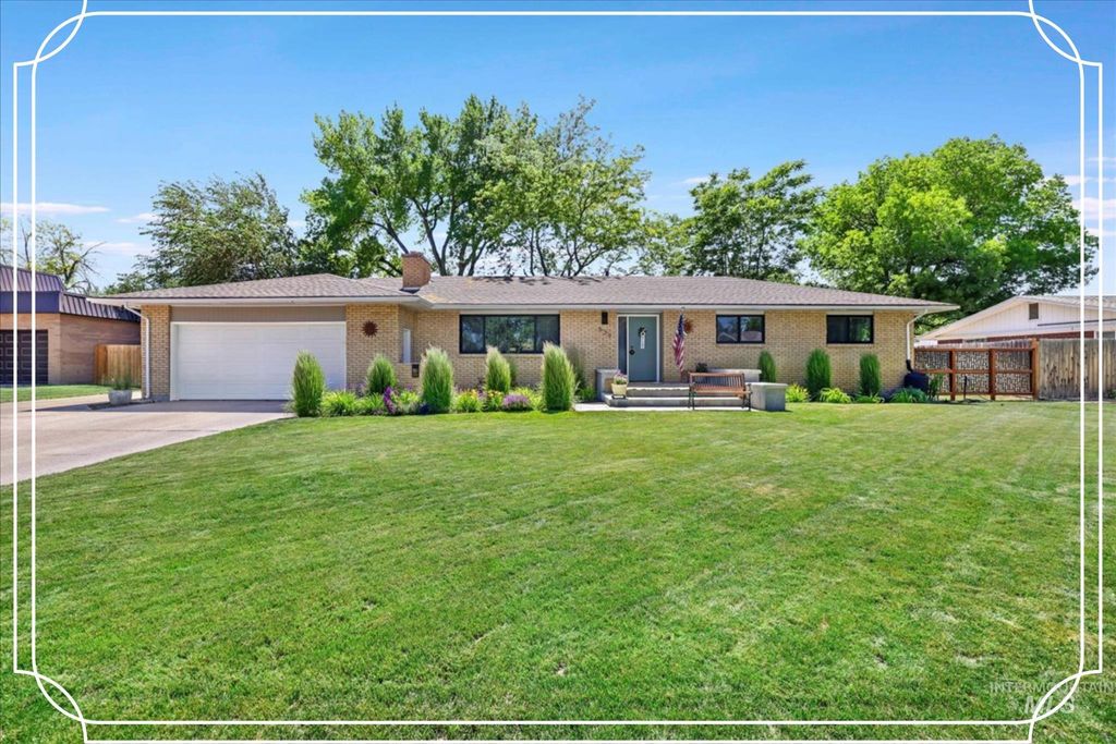 Photo of 539 Rimview Dr, Twin Falls, ID 83301 (MLS # 98950828)