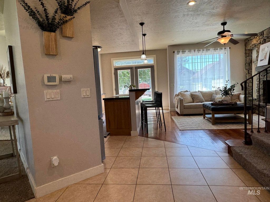 Photo of 140 W Valley Road, Hagerman, ID 83332 (MLS # 98970991)