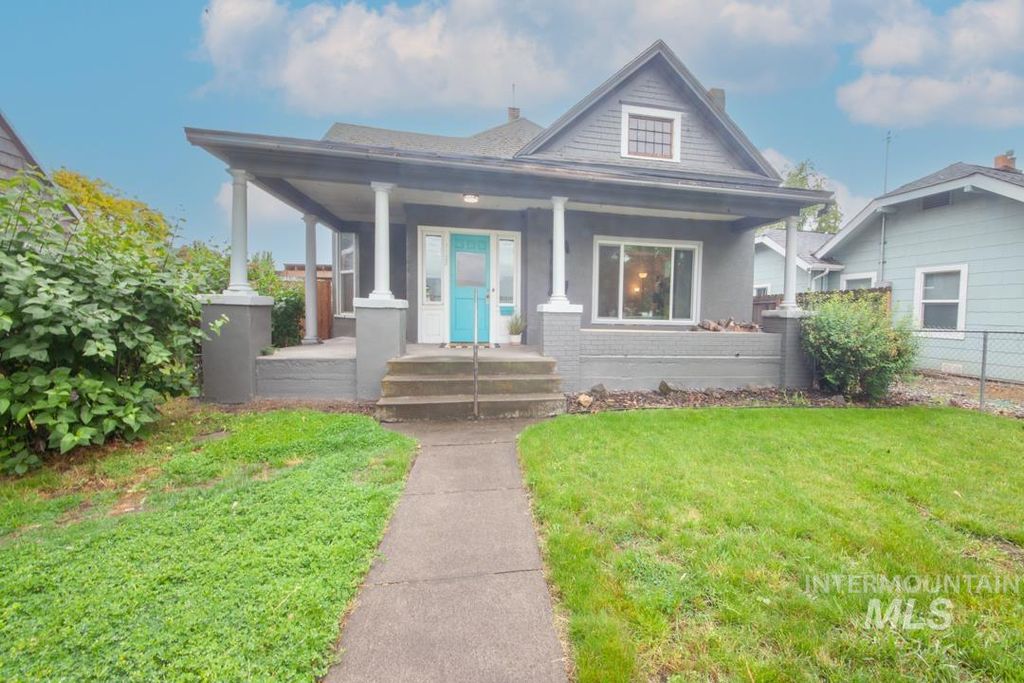 Photo of 1122 11th Ave, Lewiston, ID 83501 (MLS # 98963893)