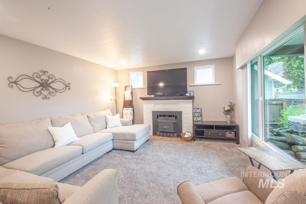 Photo of 1122 11th Ave, Lewiston, ID 83501 (MLS # 98963893)