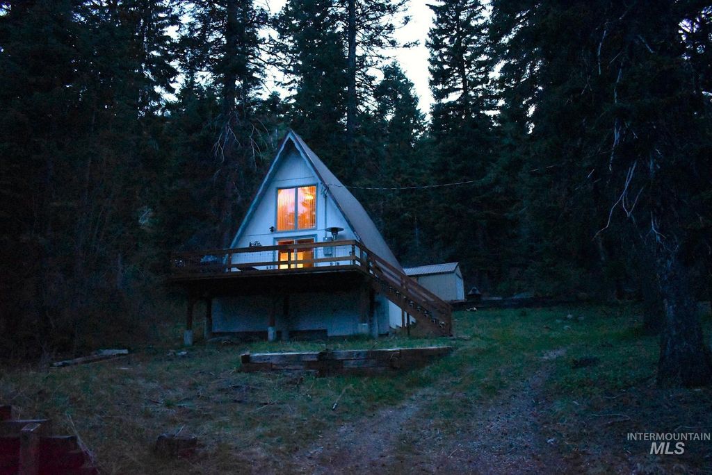 Photo of 2433 Maverick Rd, Donnelly, ID 83615 (MLS # 98985065)