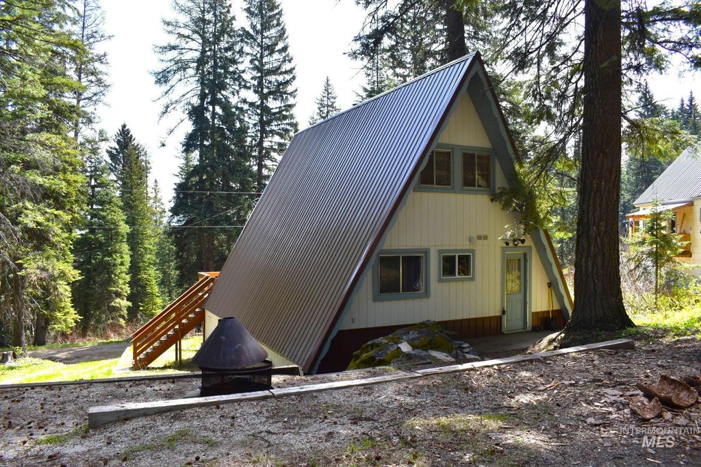 Photo of 2433 Maverick Rd, Donnelly, ID 83615 (MLS # 98985065)