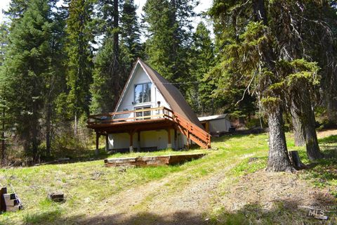 Photo of 2433 Maverick Rd, Donnelly, ID 83615 (MLS # 98985065)