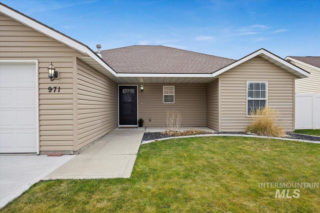 Photo of 971 Caswell Ave W Ave, Twin Falls, ID 83301 (MLS # 98971307)