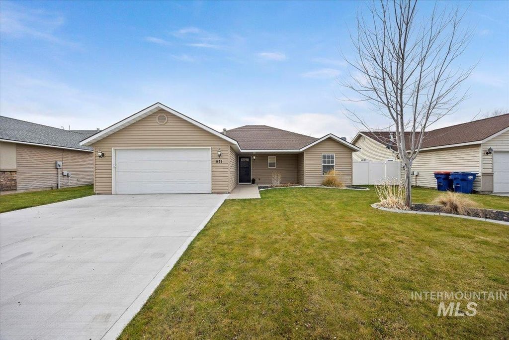 Photo of 971 Caswell Ave W Ave, Twin Falls, ID 83301 (MLS # 98971307)