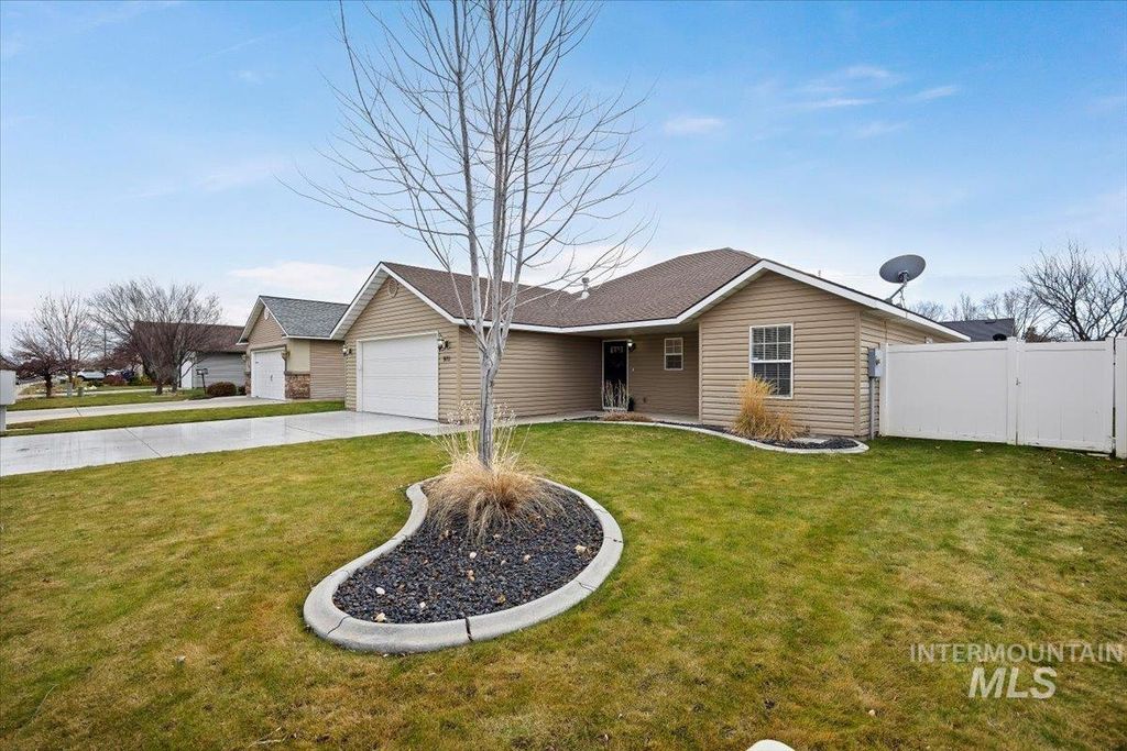 Photo of 971 Caswell Ave W Ave, Twin Falls, ID 83301 (MLS # 98971307)