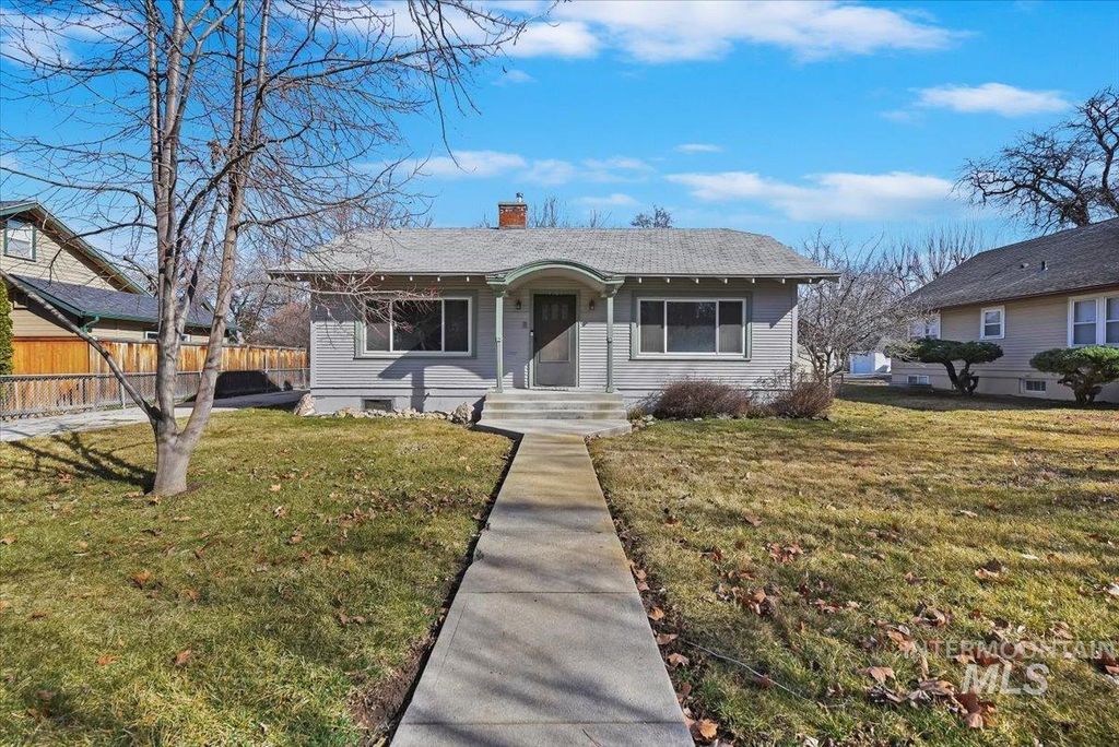 Photo of 1909 Dearborn St, Caldwell, ID 83605 (MLS # 98975820)