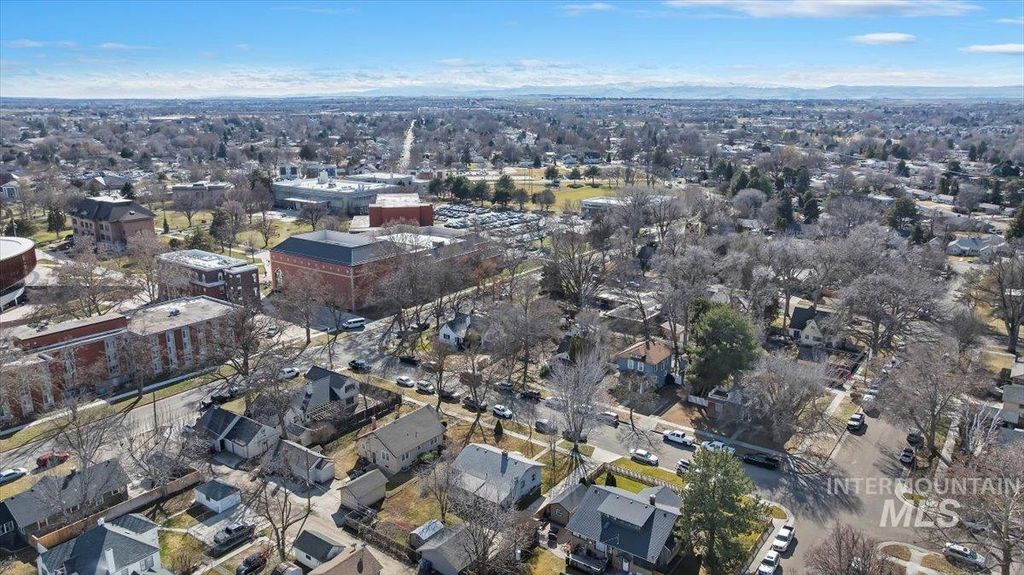 Photo of 1909 Dearborn St, Caldwell, ID 83605 (MLS # 98975820)