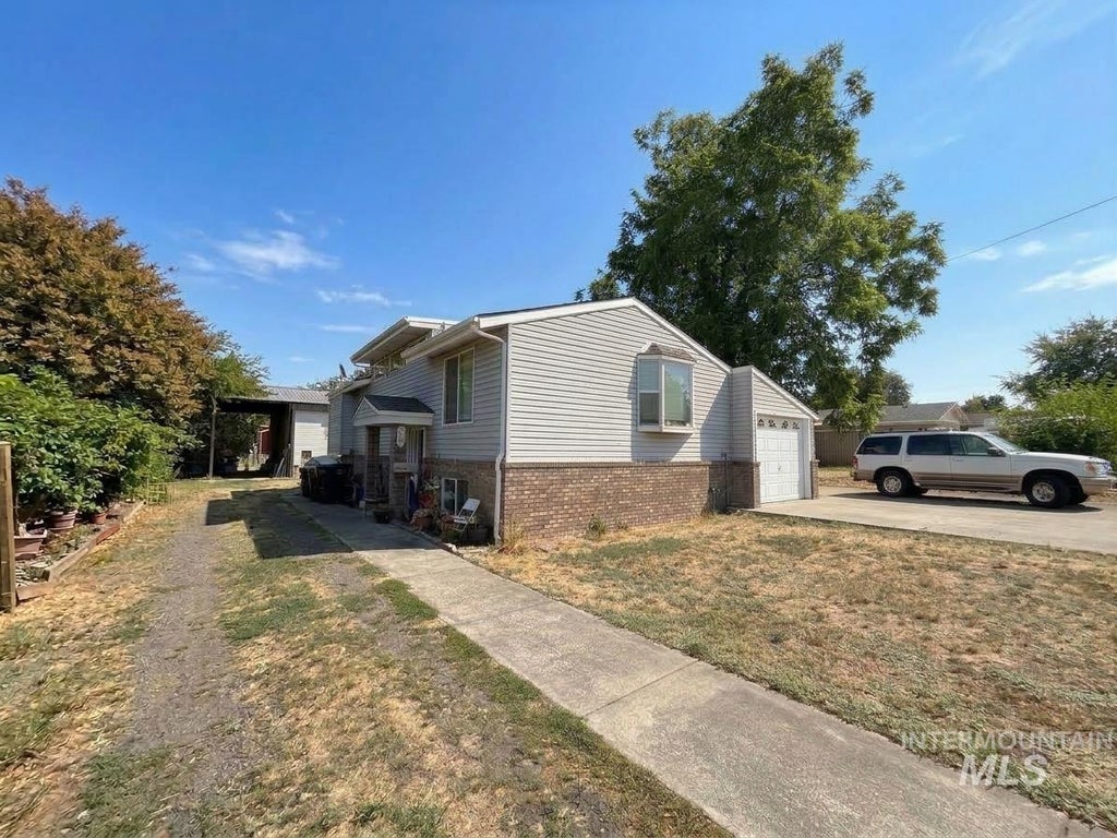 Photo of 1301 11th St, Clarkston, WA 99403 (MLS # 99000724)