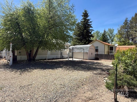 Photo of 48 B Street, Cascade, ID 83611 (MLS # 98988942)