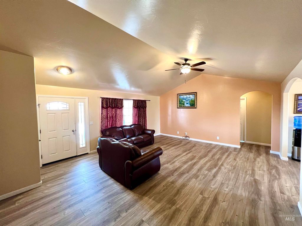 Photo of 842 W 400 S, Heyburn, ID 83336 (MLS # 98975080)