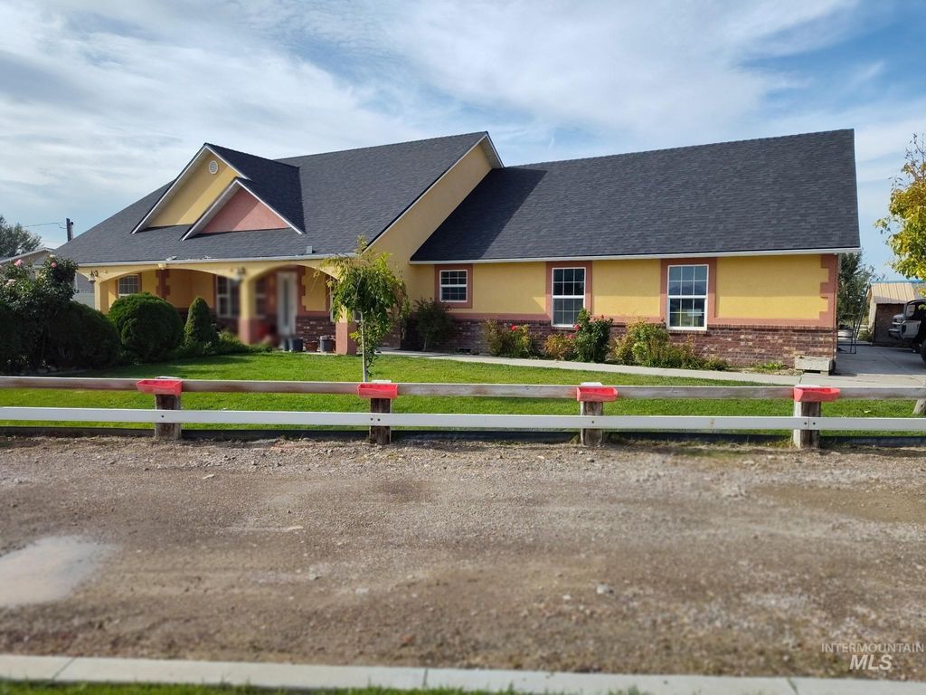 Photo of 842 W 400 S, Heyburn, ID 83336 (MLS # 98975080)