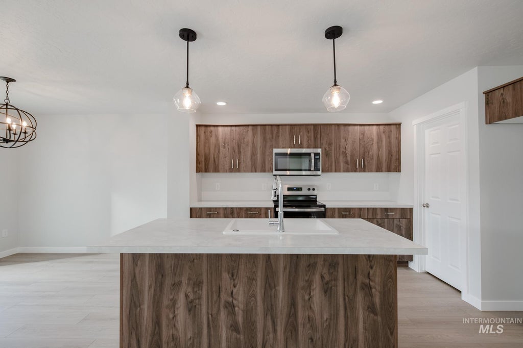 Photo of 2527 W Fallon Lp AVE, Nampa, ID 83651 (MLS # 98993760)