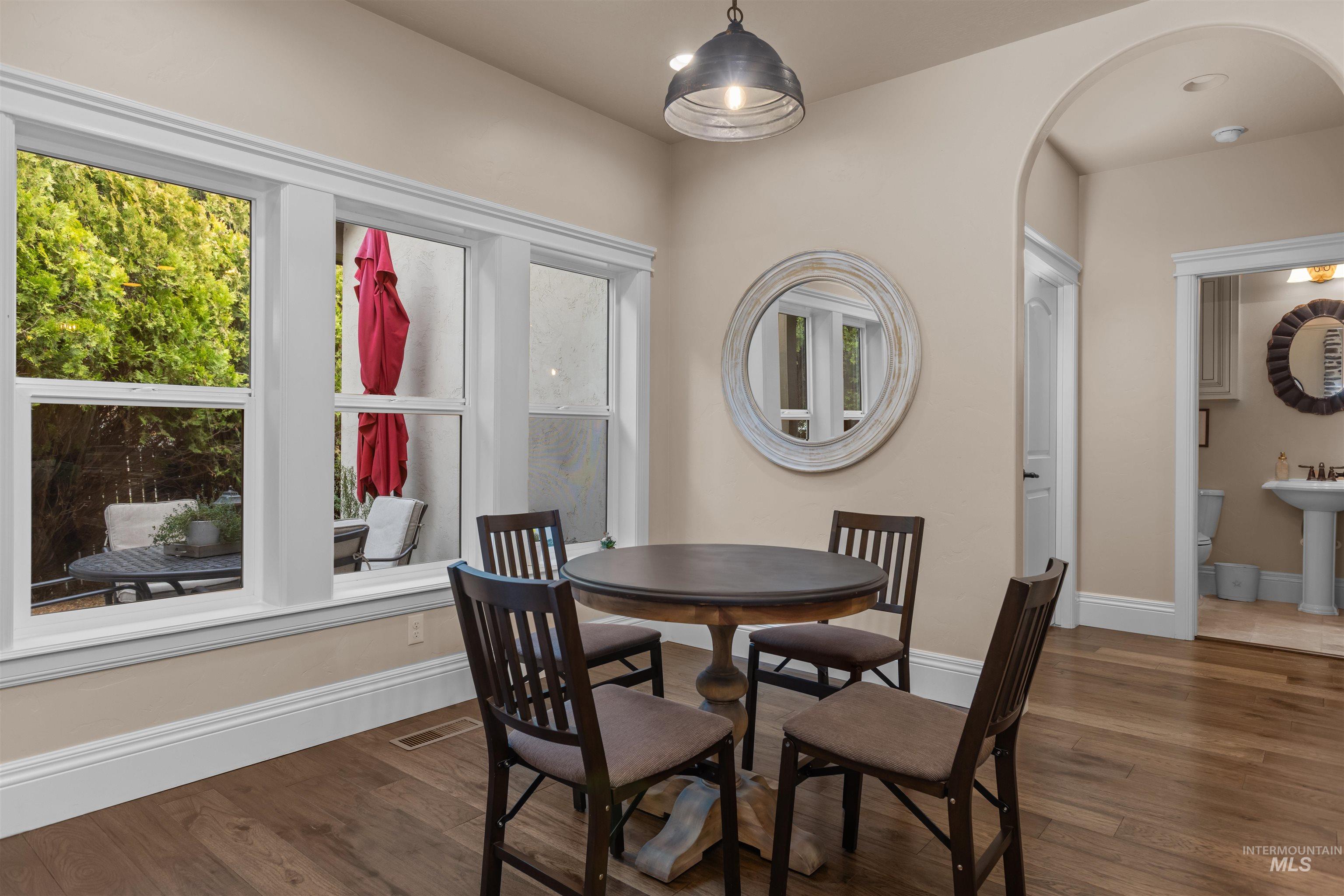 1228 E Pennsylvania Place