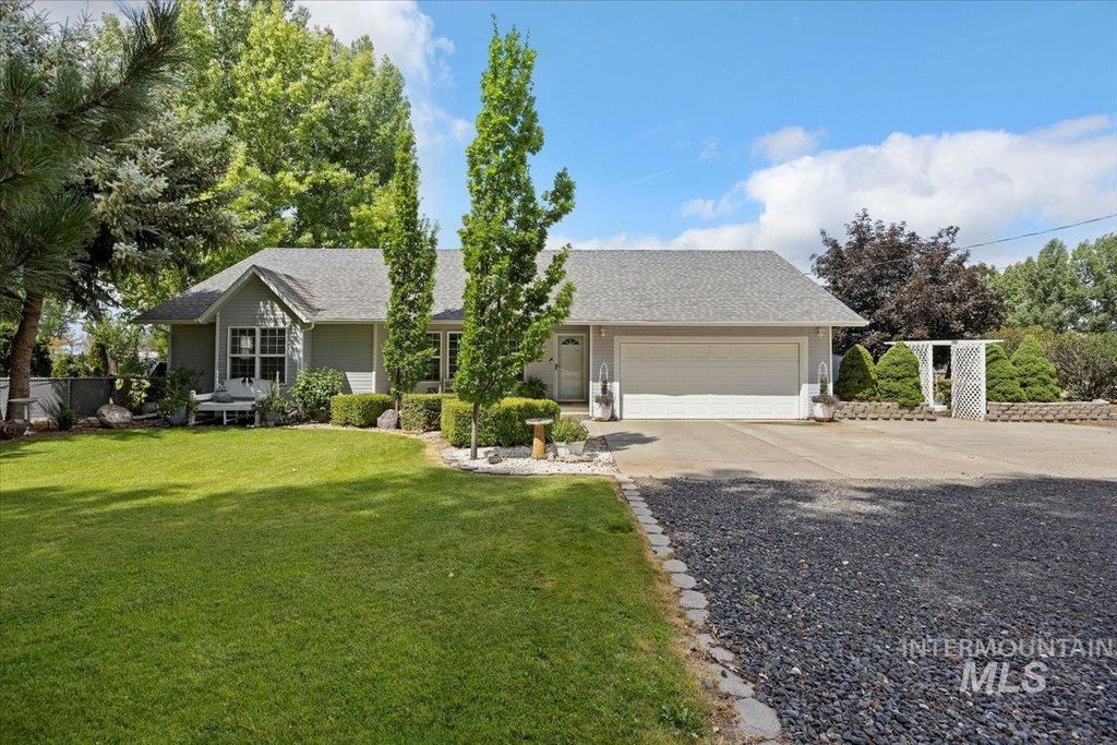 Photo of 87 Sunnyside Dr, Jerome, ID 83338 (MLS # 98955643)