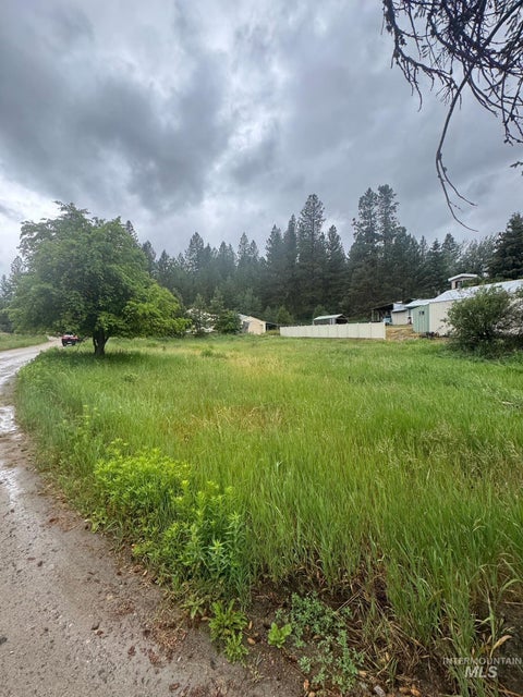 Photo of 401 Basque Rd, Cascade, ID 83611 (MLS # 98991967)