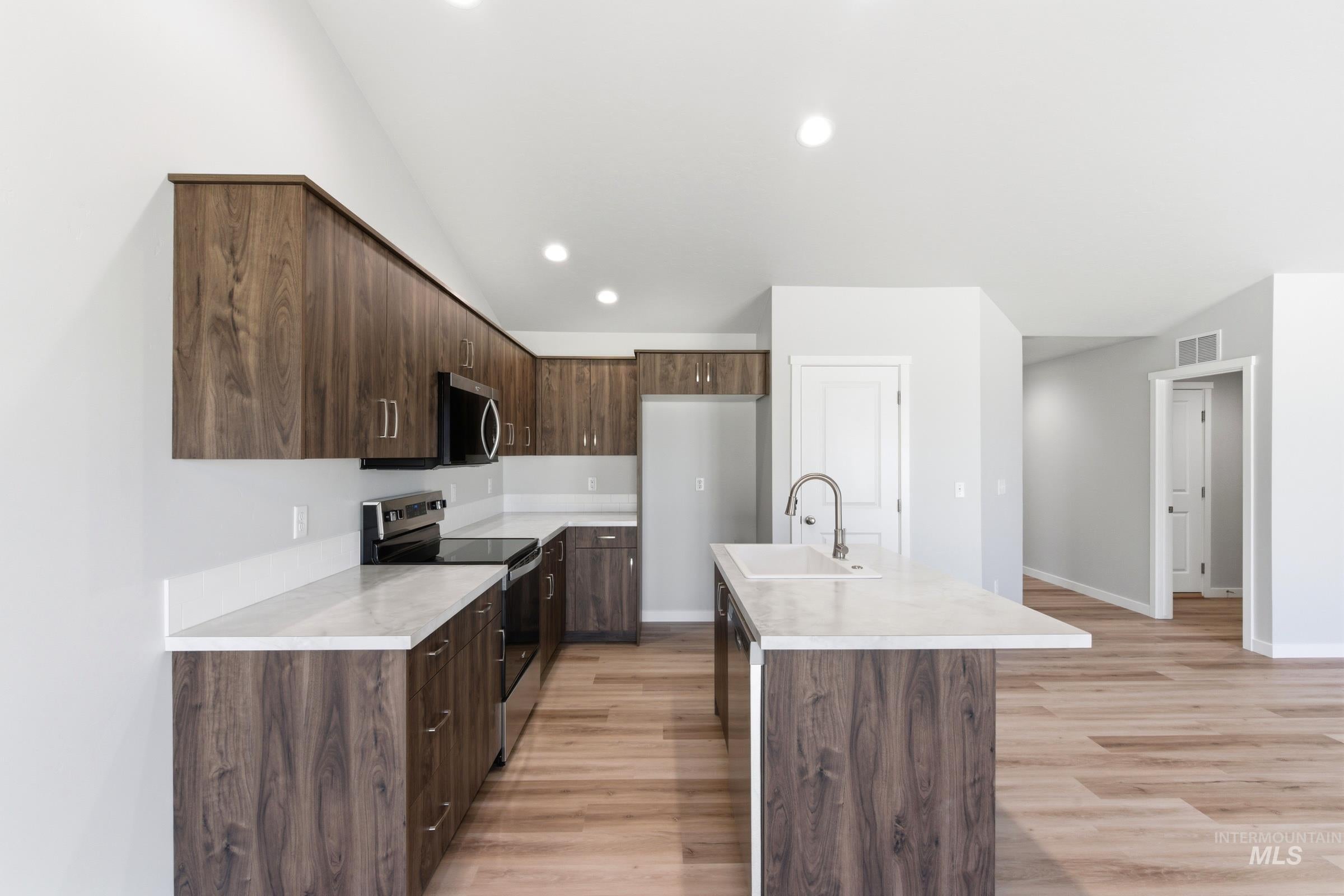 2435 W Red Jasper Dr