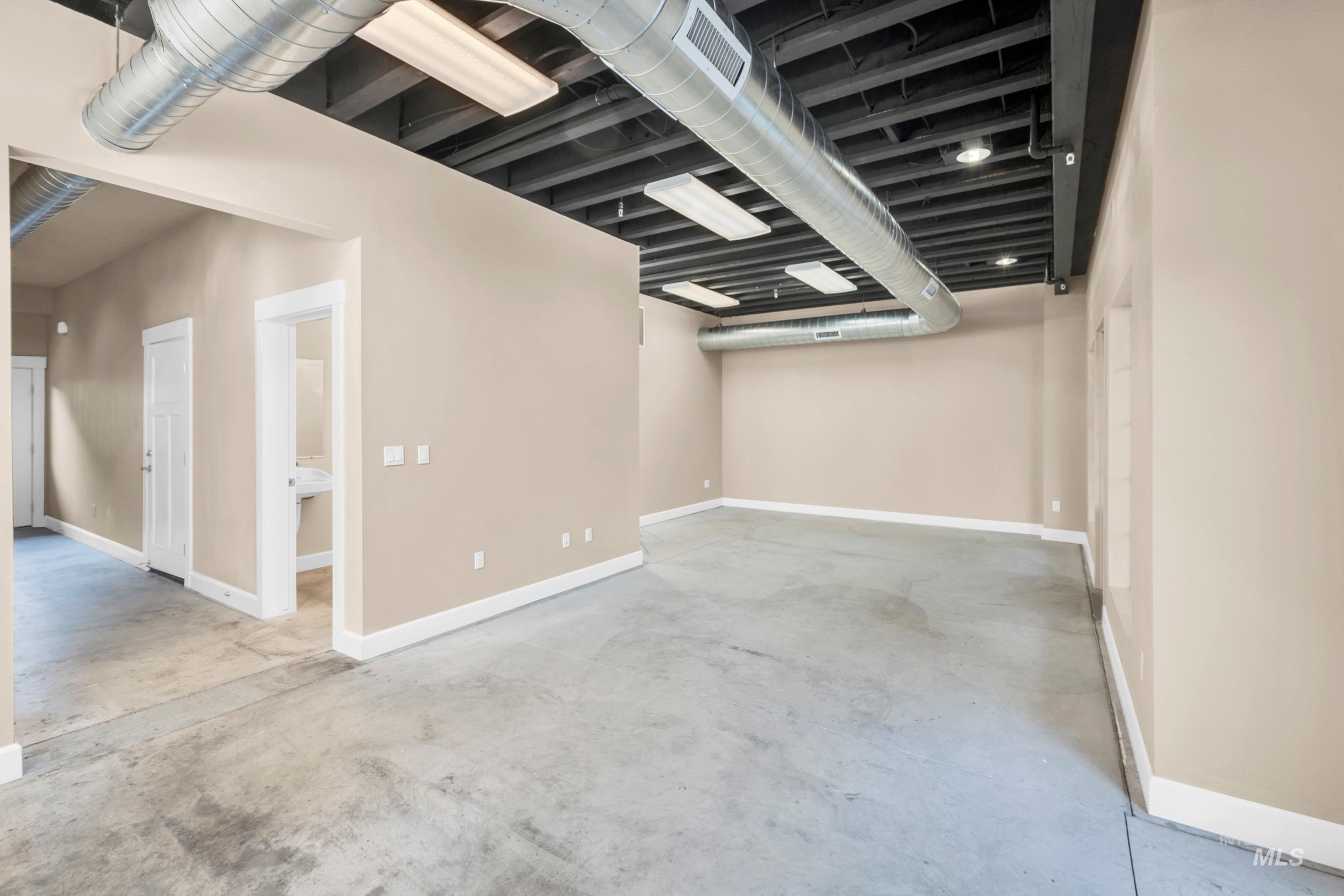 Finished below grade area with baseboards