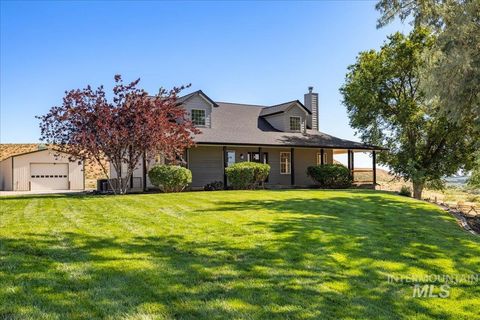 Photo of 1006 Hill Rd, Homedale, ID 83628 (MLS # 98952330)