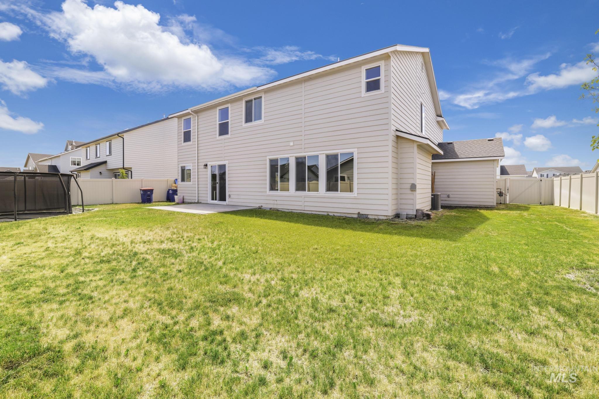 Twin Falls, Idaho 83301, United States, 4 Bedrooms Bedrooms, ,3 BathroomsBathrooms,Residential,Pending,55267