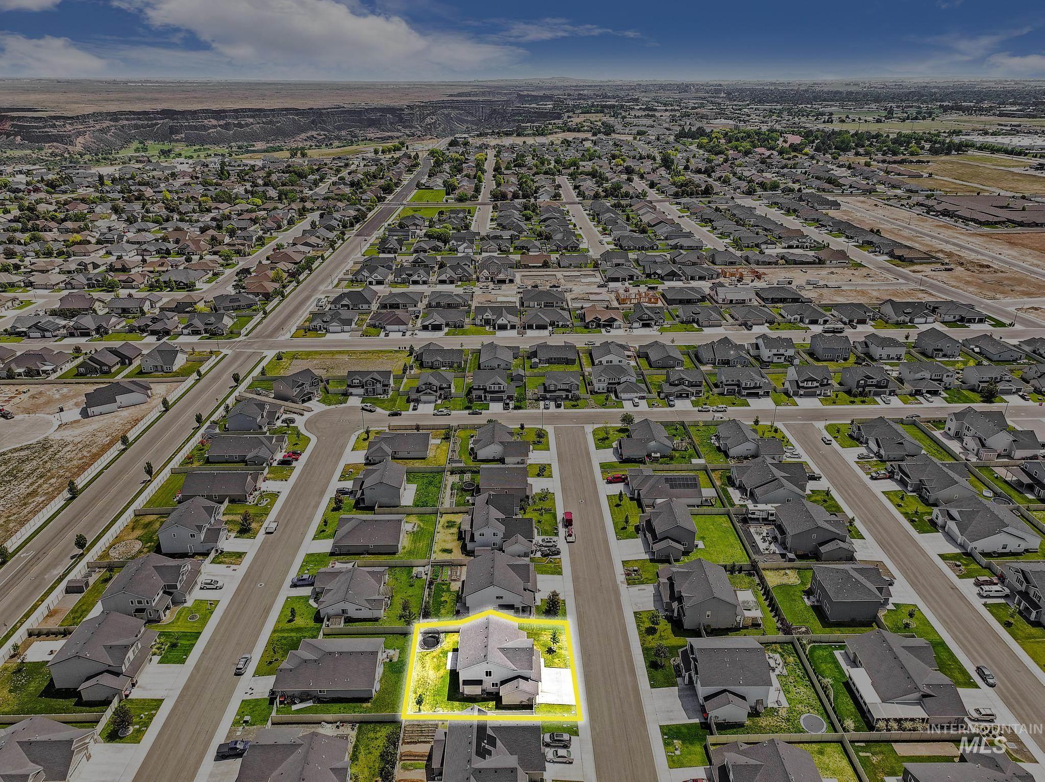 Twin Falls, Idaho 83301, United States, 4 Bedrooms Bedrooms, ,3 BathroomsBathrooms,Residential,Pending,55267