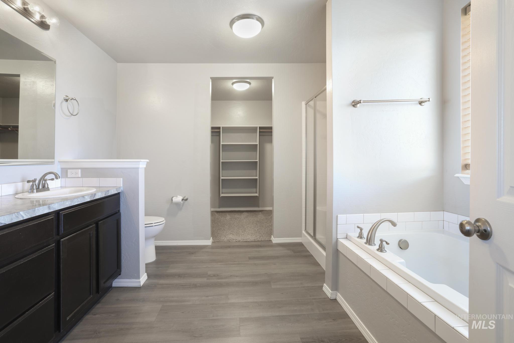 Twin Falls, Idaho 83301, United States, 4 Bedrooms Bedrooms, ,3 BathroomsBathrooms,Residential,Pending,55267