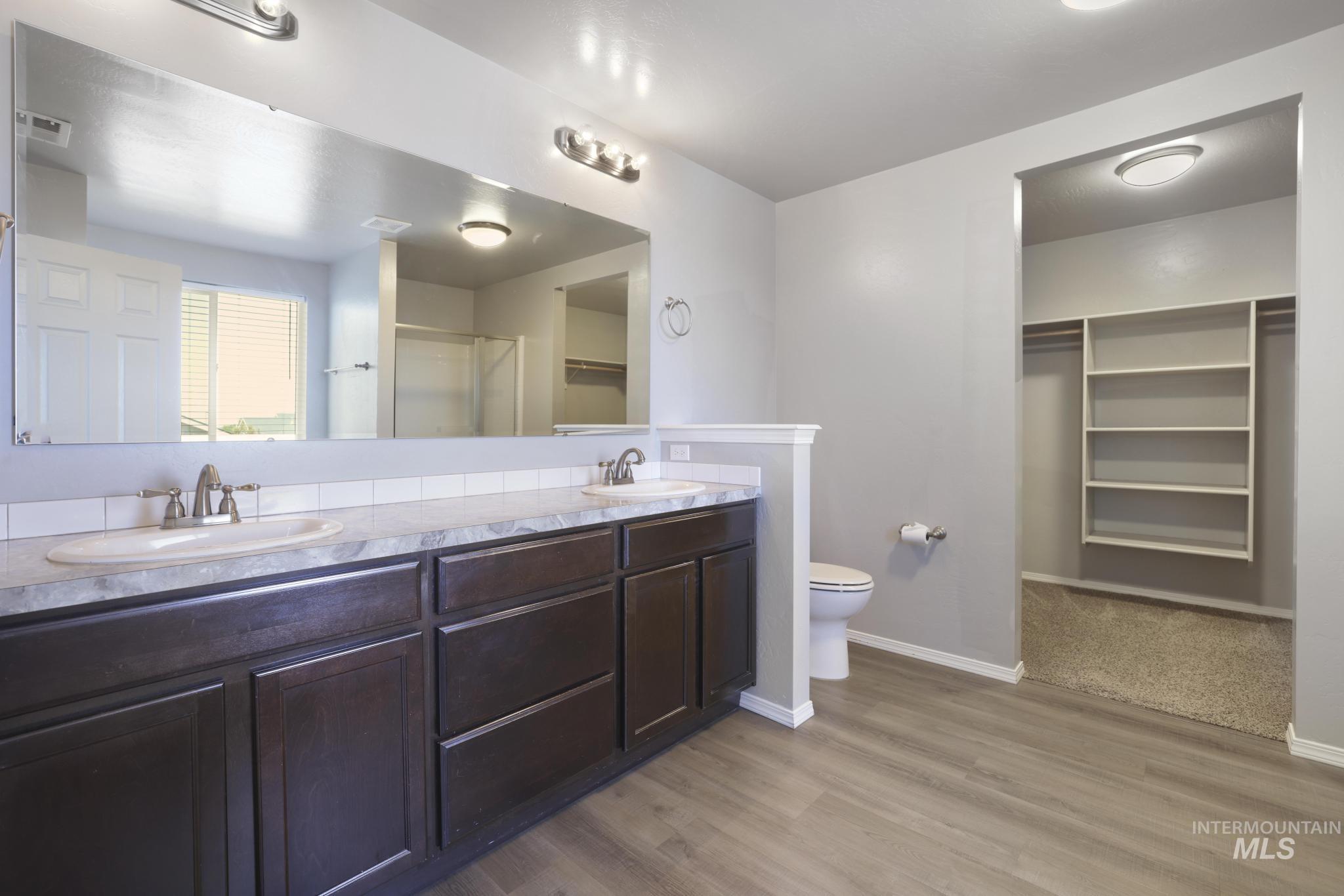 Twin Falls, Idaho 83301, United States, 4 Bedrooms Bedrooms, ,3 BathroomsBathrooms,Residential,Pending,55267