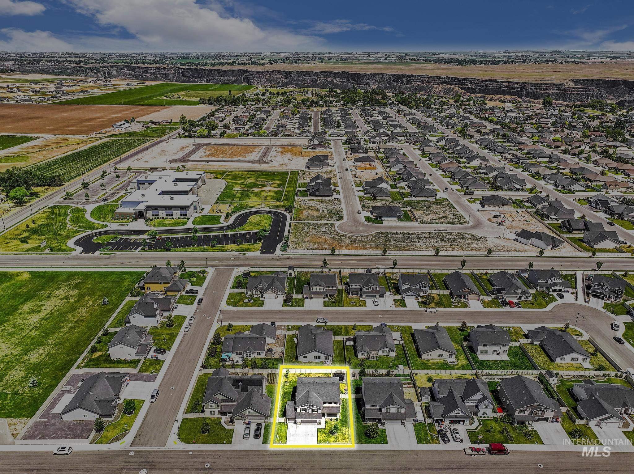 Twin Falls, Idaho 83301, United States, 4 Bedrooms Bedrooms, ,3 BathroomsBathrooms,Residential,Pending,55267