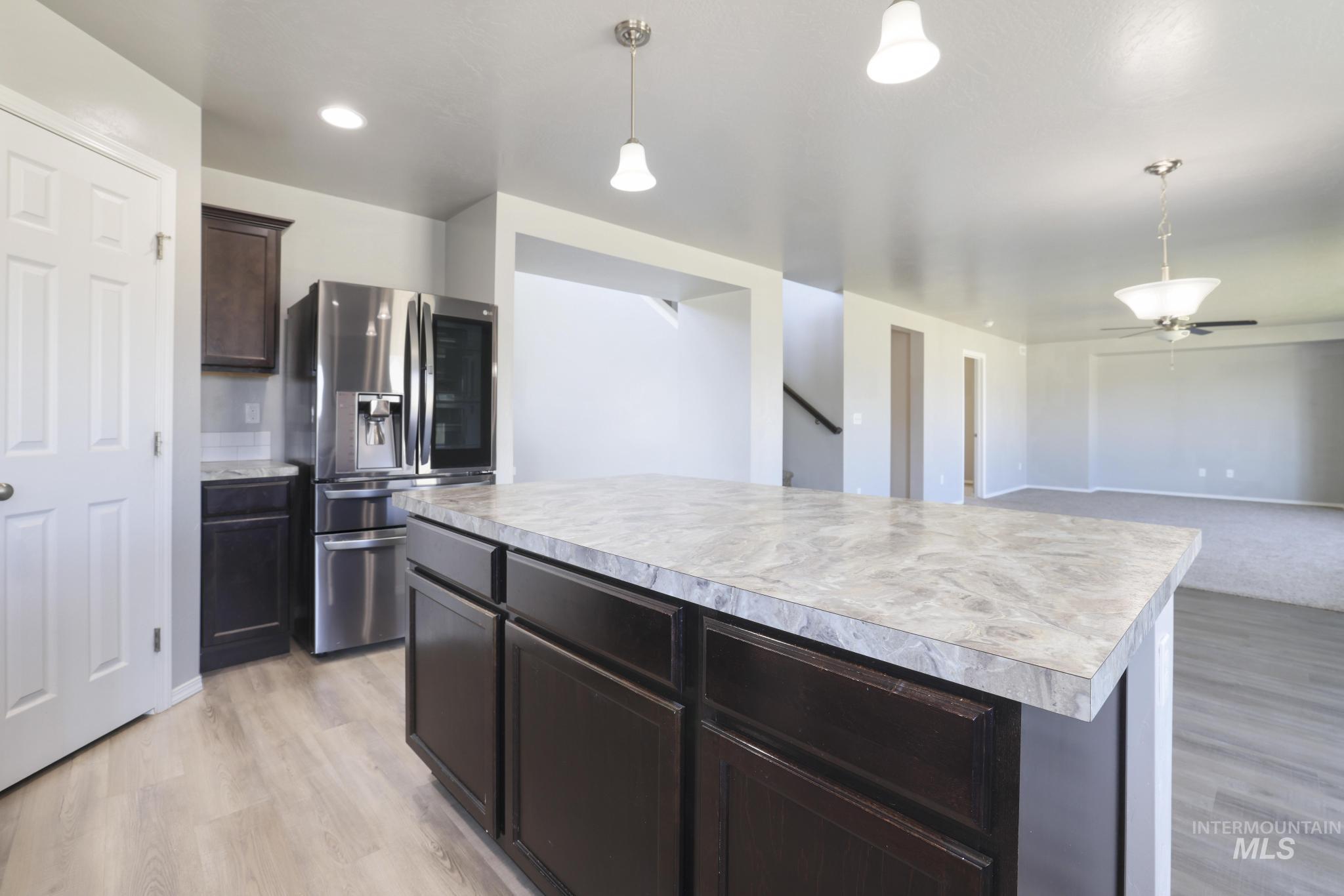 Twin Falls, Idaho 83301, United States, 4 Bedrooms Bedrooms, ,3 BathroomsBathrooms,Residential,Pending,55267