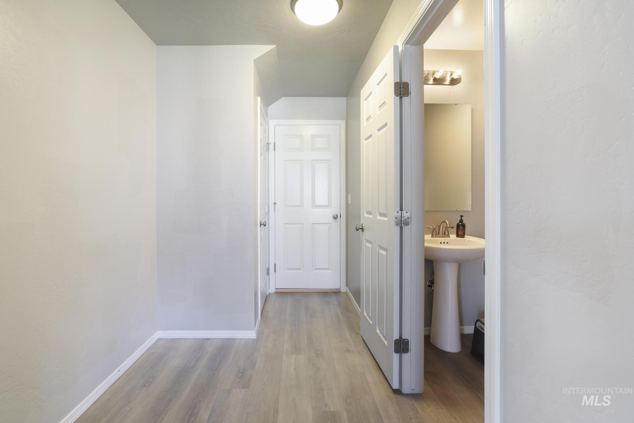 Twin Falls, Idaho 83301, United States, 4 Bedrooms Bedrooms, ,3 BathroomsBathrooms,Residential,Pending,55267