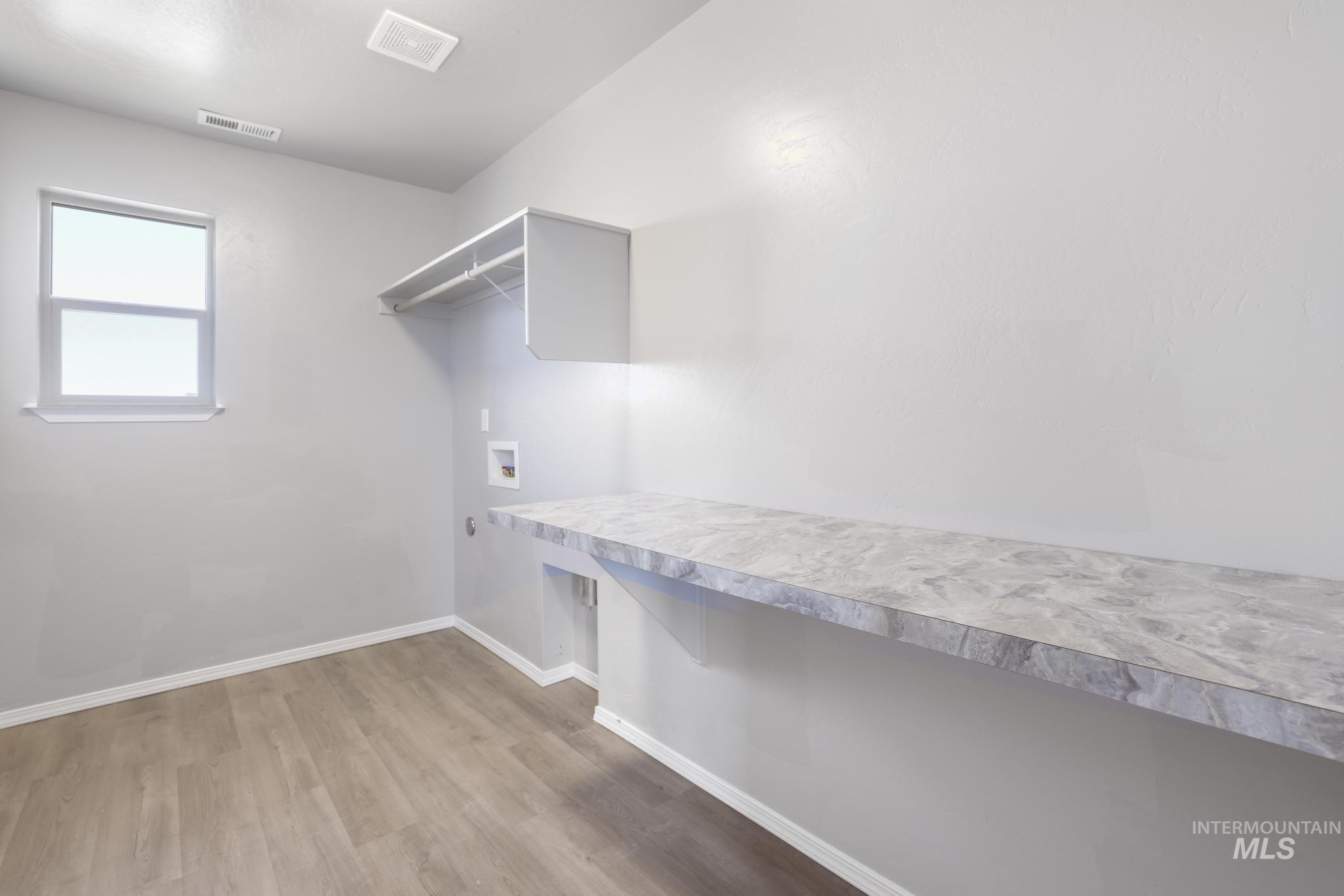 Twin Falls, Idaho 83301, United States, 4 Bedrooms Bedrooms, ,3 BathroomsBathrooms,Residential,Pending,55267