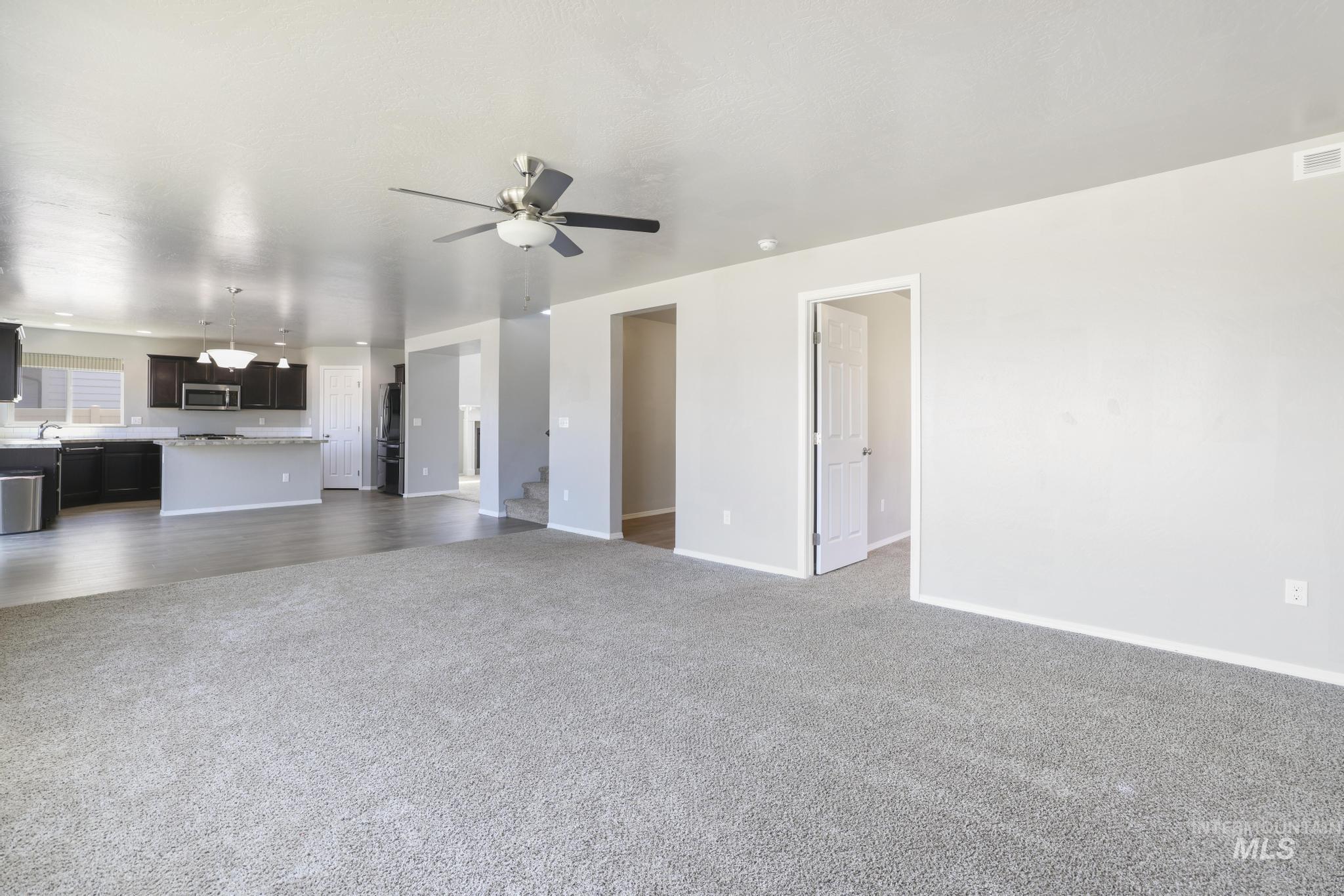 Twin Falls, Idaho 83301, United States, 4 Bedrooms Bedrooms, ,3 BathroomsBathrooms,Residential,Pending,55267