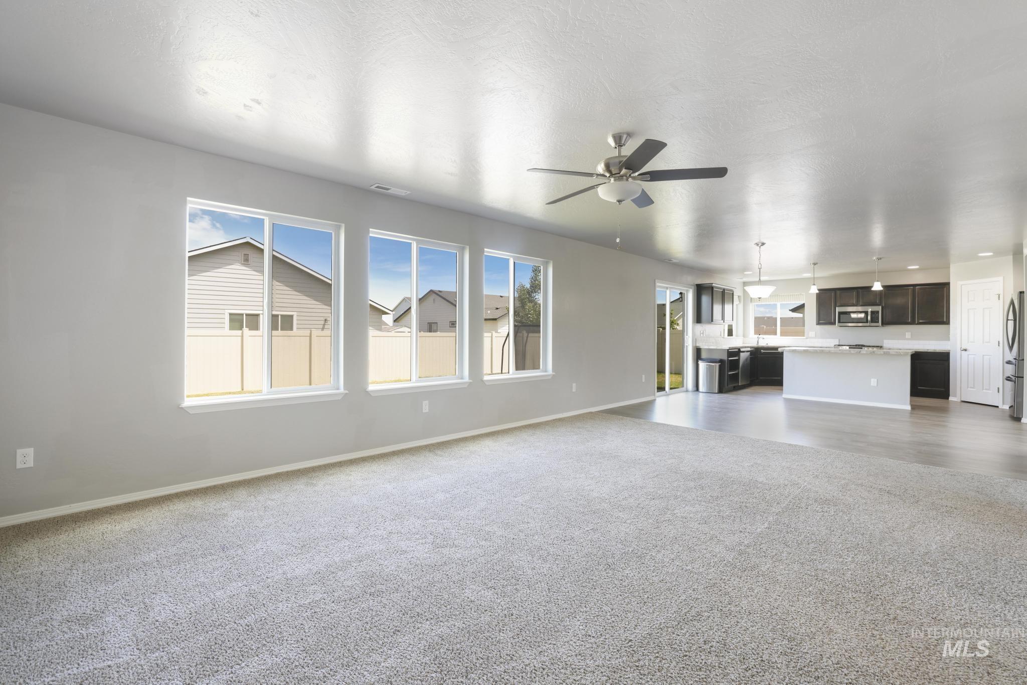 Twin Falls, Idaho 83301, United States, 4 Bedrooms Bedrooms, ,3 BathroomsBathrooms,Residential,Pending,55267