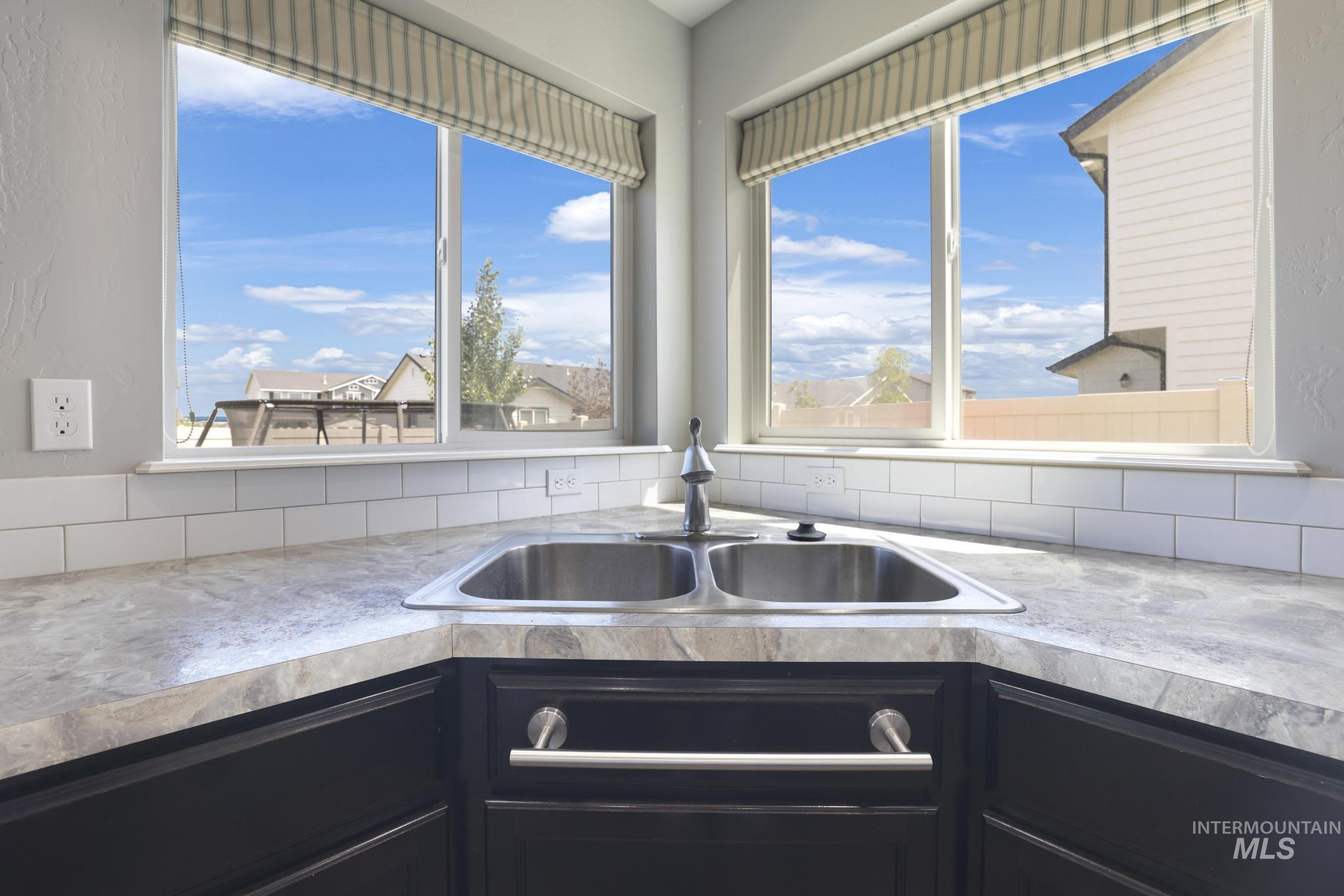 Twin Falls, Idaho 83301, United States, 4 Bedrooms Bedrooms, ,3 BathroomsBathrooms,Residential,Pending,55267