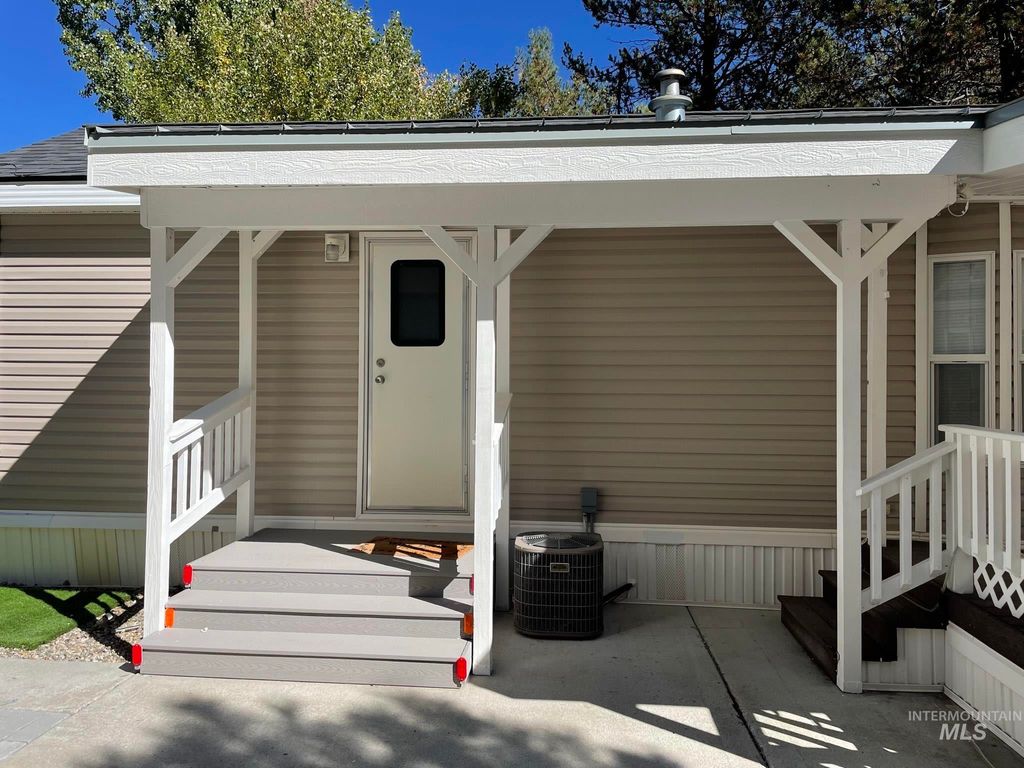 Photo of 514 D44 Sawyer St #D44, Cascade, ID 83611 (MLS # 98943193)