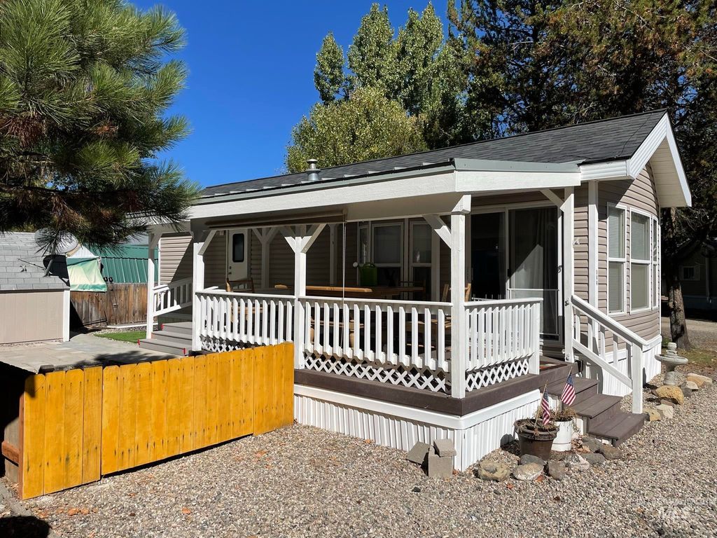 Photo of 514 D44 Sawyer St #D44, Cascade, ID 83611 (MLS # 98943193)
