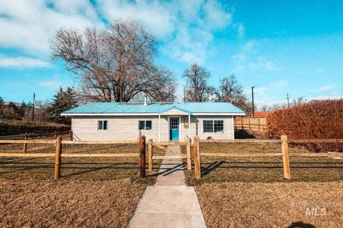 Photo of 55 S Superior Street, Cambridge, ID 83610 (MLS # 98972684)