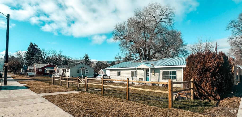 Photo of 55 S Superior Street, Cambridge, ID 83610 (MLS # 98972684)