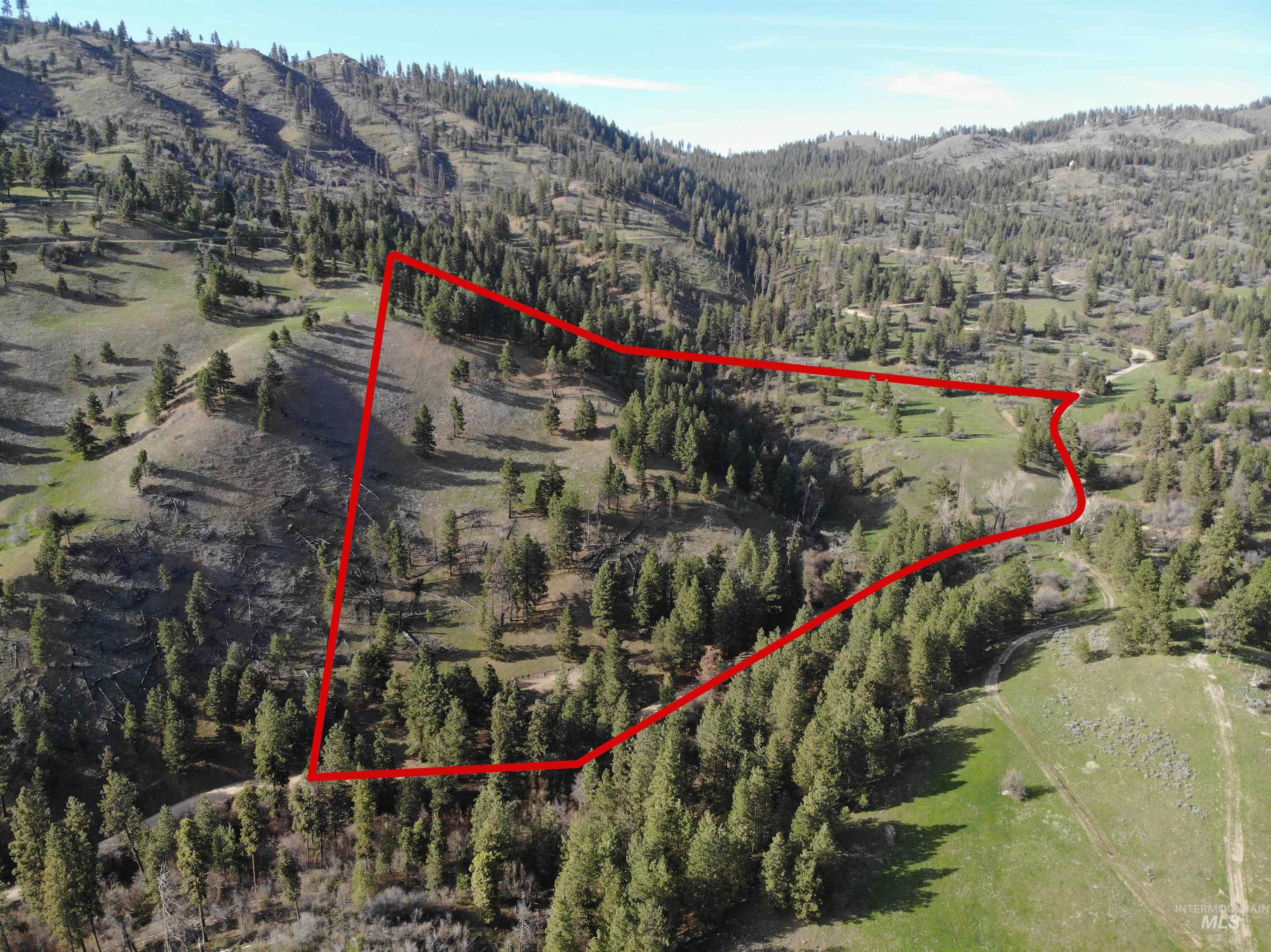 View of property location with property parcel outlined and a mountainous background