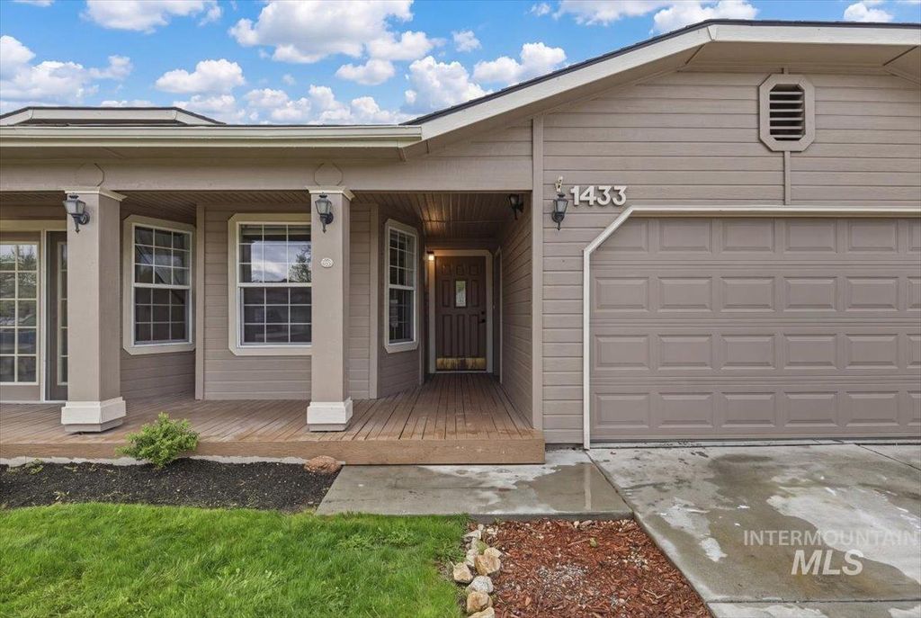 Photo of 1433 W Elm Pl, Meridian, ID 83642 (MLS # 98982332)