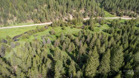 Photo of 39 Clear Creek Road, Cascade, ID 83611 (MLS # 98915098)