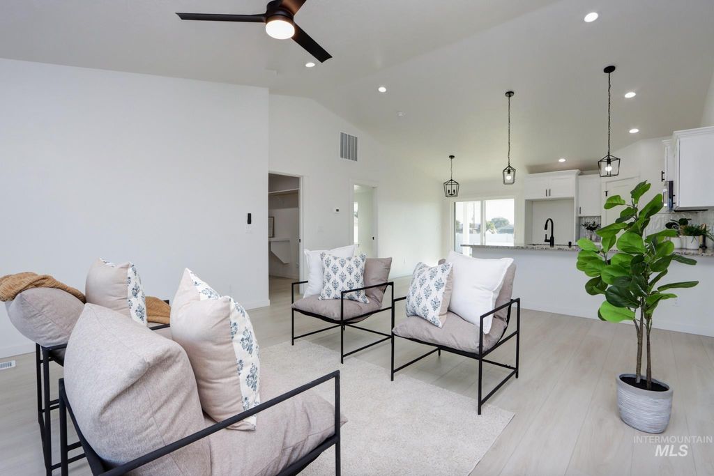 Photo of 830 N 5th St, Nyssa, OR 97913 (MLS # 98971124)