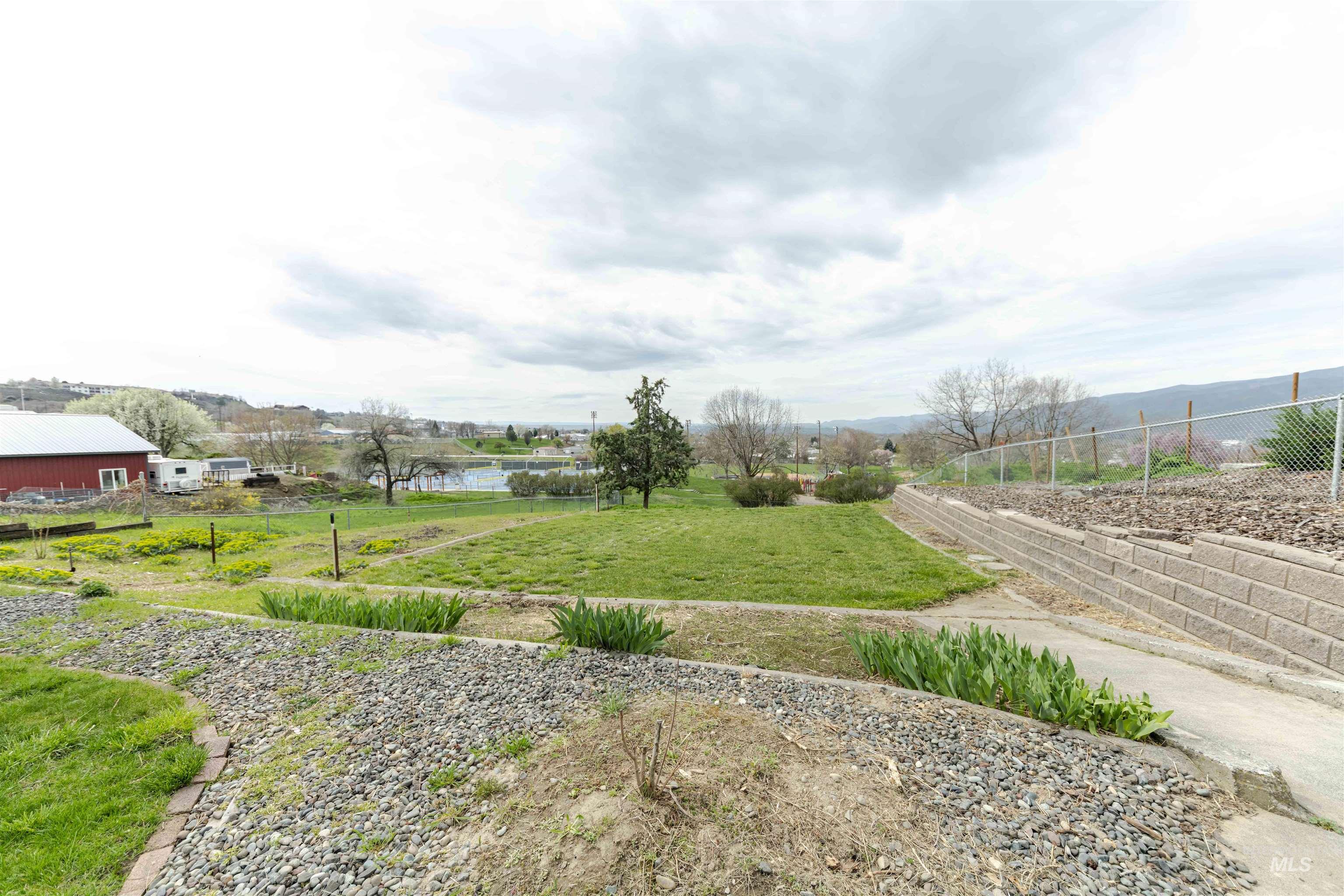View of backyard with views of Sunset Park and views of the Lewis Clark Valley