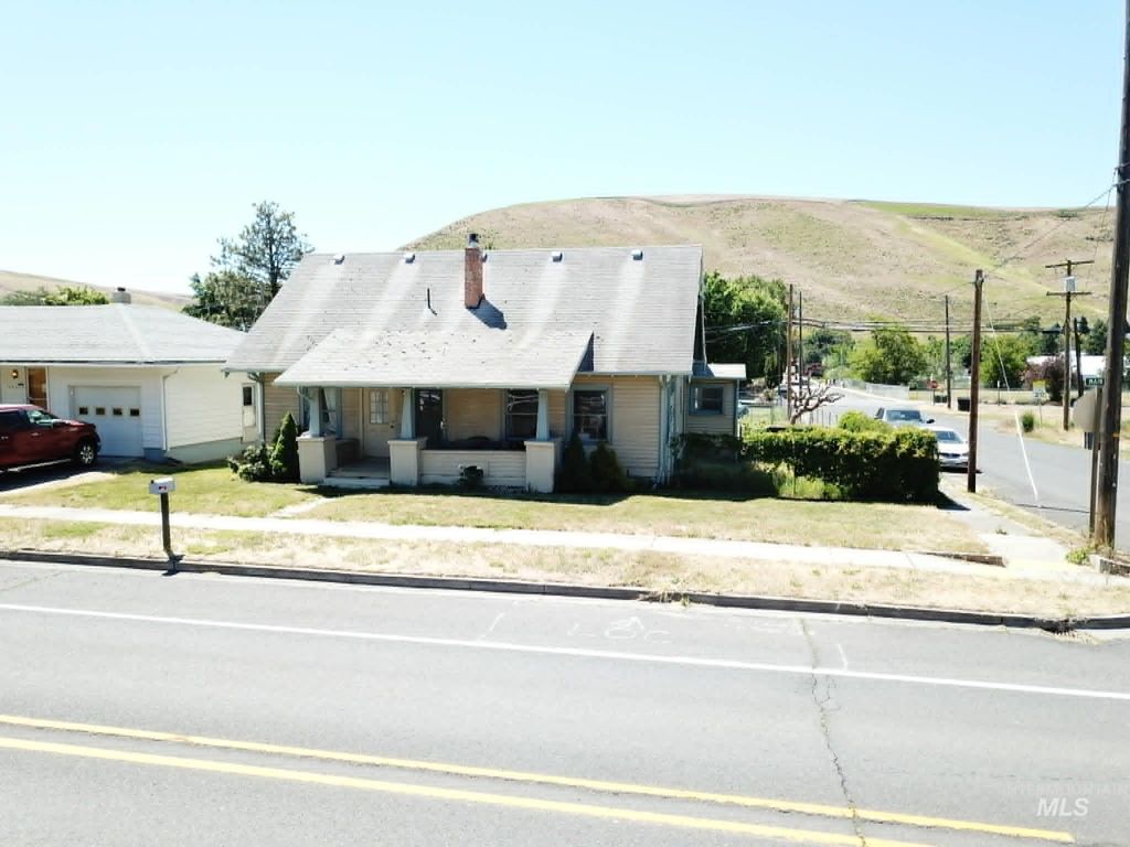 Photo of 1212 Main Street, Pomeroy, WA 99347 (MLS # 98990427)