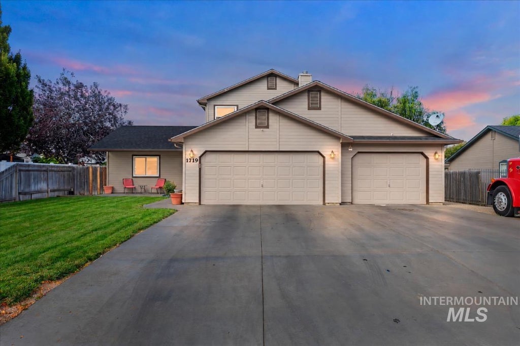 Photo of 1719 Emerald Drive, Nampa, ID 83686 (MLS # 99003184)