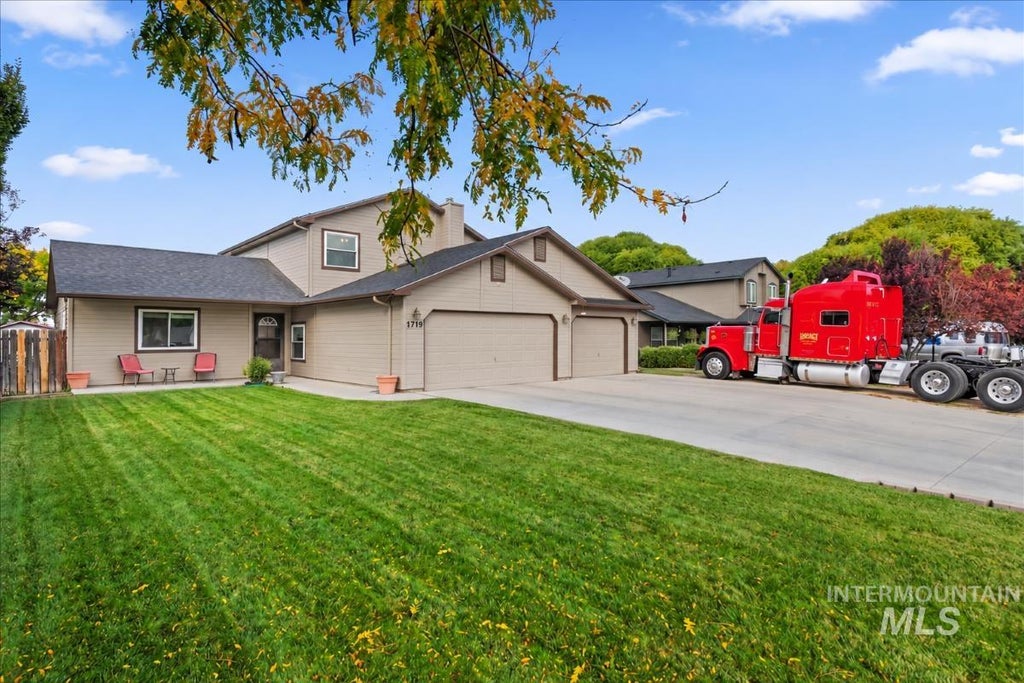 Photo of 1719 Emerald Drive, Nampa, ID 83686 (MLS # 99003184)