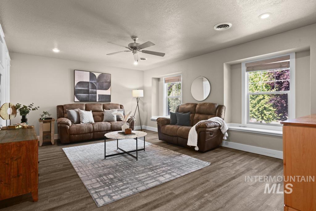 313 E Ryegate Dr