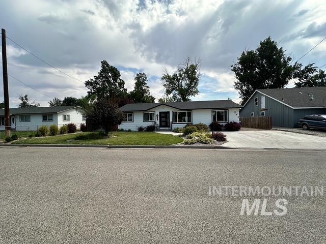 Photo of 930 N 8th St, Payette, ID 83661 (MLS # 98998949)