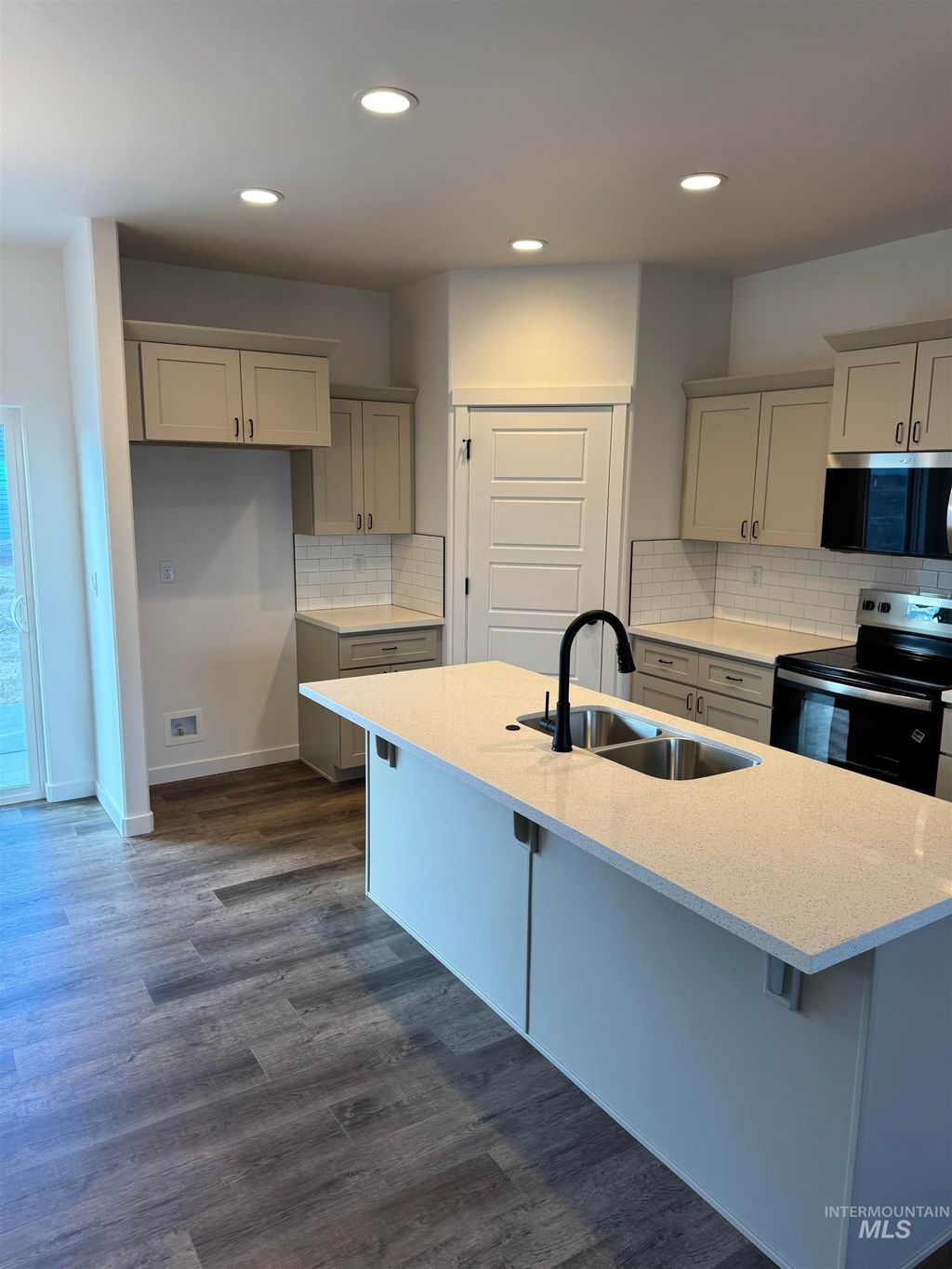 Photo of 2008 Harrison St, Twin Falls, ID 83301 (MLS # 98966242)